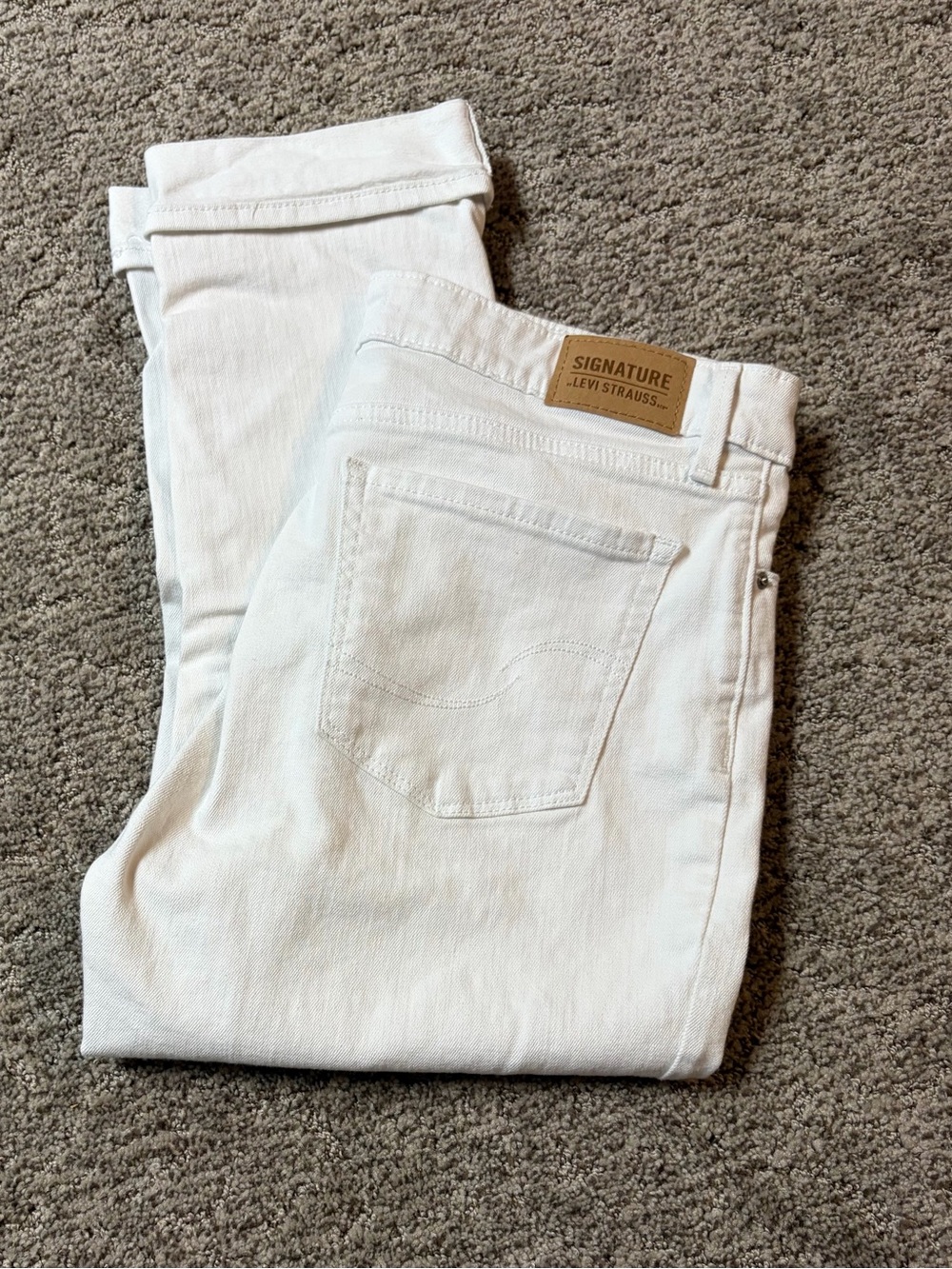 Signature by Levi Strauss White mid rise Cropped Jeans
